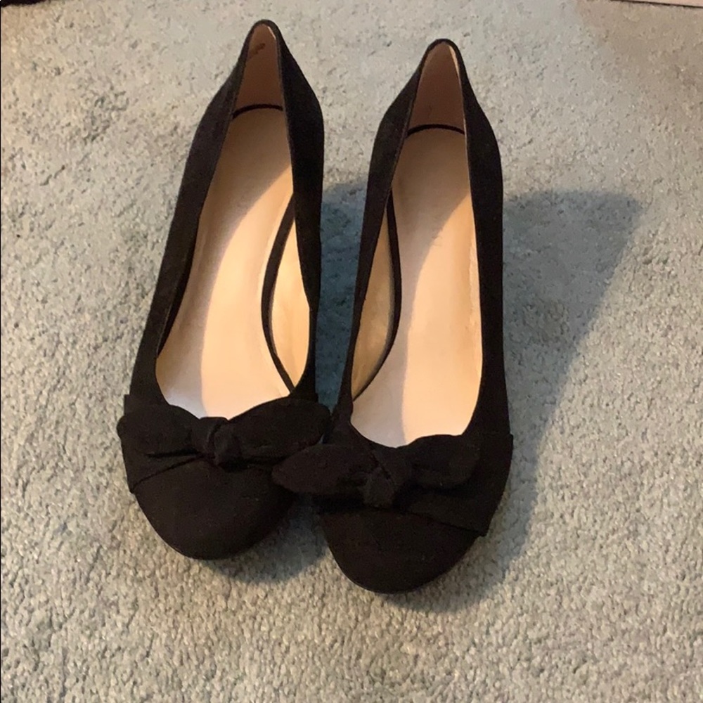 Black wedges